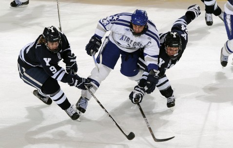 爱游戏-网球赛场焦点！日本队对阵德国队，核心球员受伤，球队前景蒙阴影